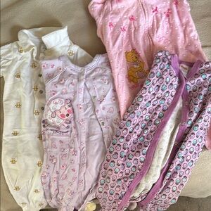 4 Baby Sleepers onesies
